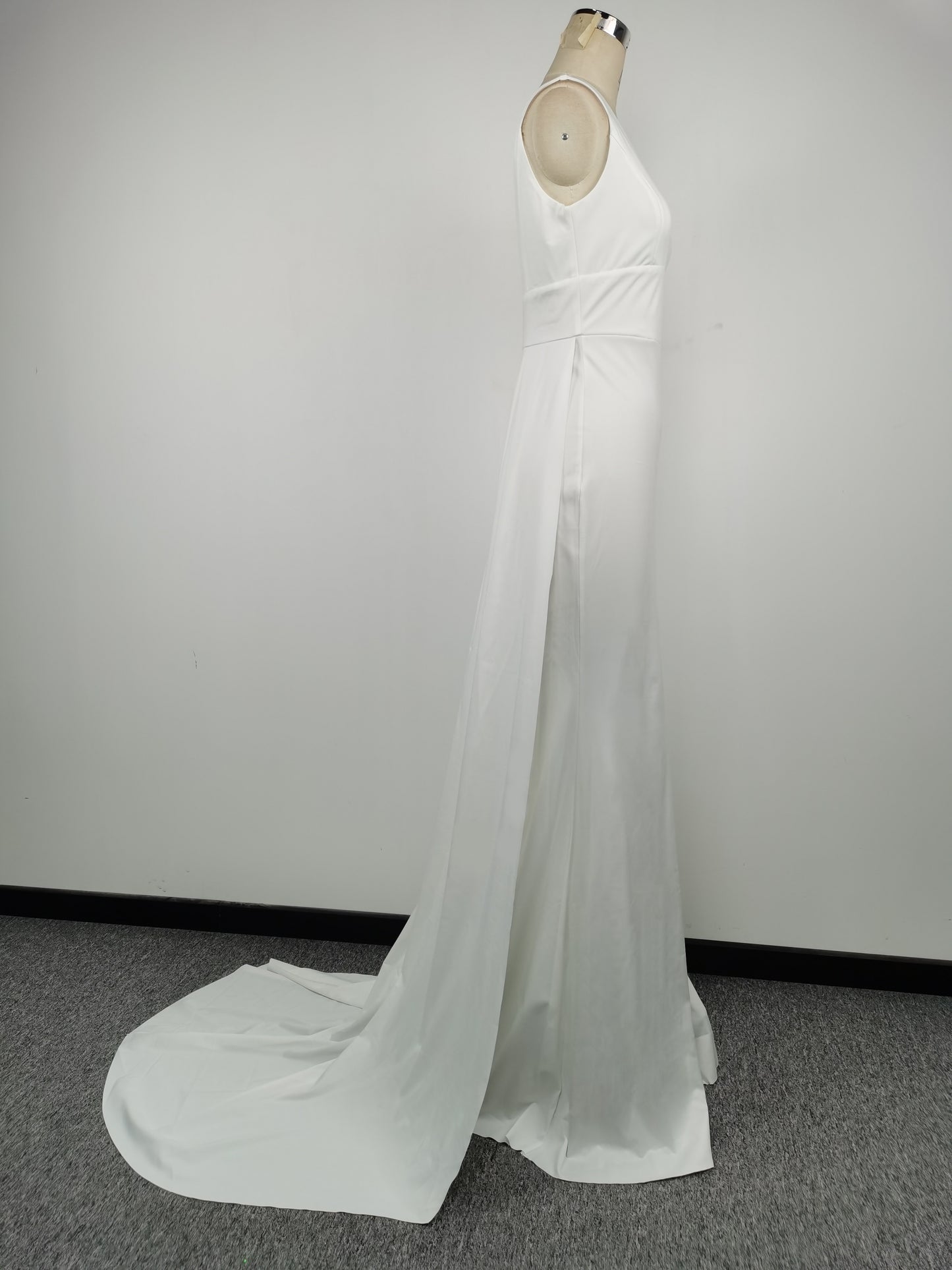 商品No.K0058【購入商品】春夏レディースドレスセクシーなVネックノースリーブテール付きウェディングドレスフォーマルドレス