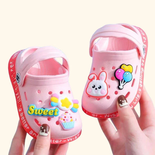 商品No.K0279【購入商品】夏用キッズサンダル 穴あき 子供用シューズ スリッパ 柔らかい 滑り止め 漫画 DIY デザイン 穴あき ベビーシューズ 砂浜 男の子 女の子用