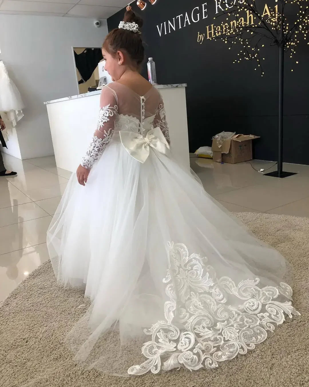商品No.K00320(購入商品)「ベビー・女の子用バースデードレス - 結婚式にぴったりのシャンパンカラー フラワーガウンドレス(リボン付き・プリンセス風・ふんわりシルエット)」