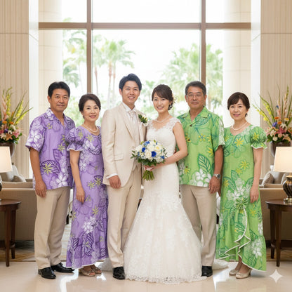 沖縄での結婚式、両家で色違いの衣装をレンタルしました。着慣れない衣装だからこそ皆できると安心な上、とても素敵な写真が撮れた