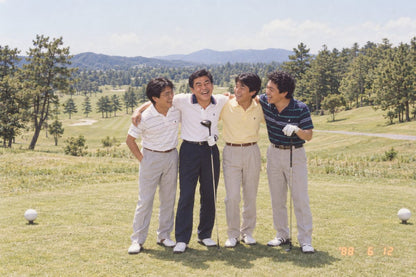 若い頃の仲間との写真（見本）